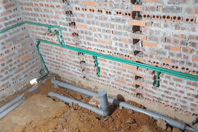 Lắp đặt ống nước PPR &acirc;m tường